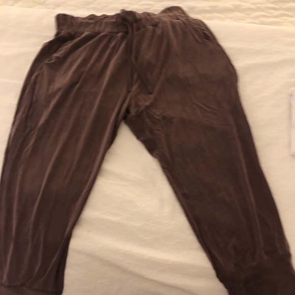 Lululemon Lost in Leisure Crop Pant - size 10 - Picture 7 of 8